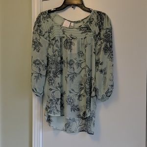 NWT flowy floral top -- Small